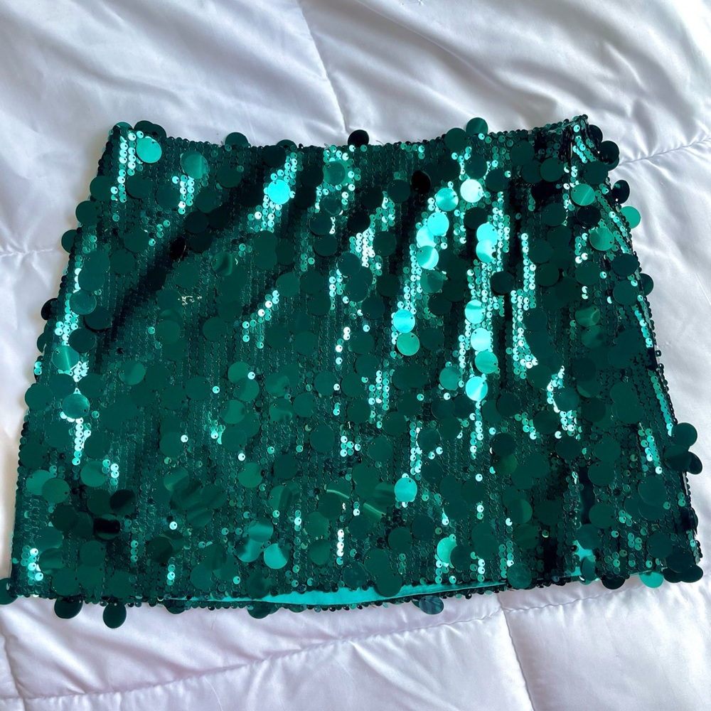 NWOT These Three Emerald Sequins Mini Skirt